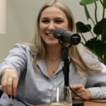 Victoria Charlton Instagram - On a beaucoup ri au podcast avec l’humoriste @alexlevesquee de @dessinebande 🙂🙂 on espère que vous aimerez!