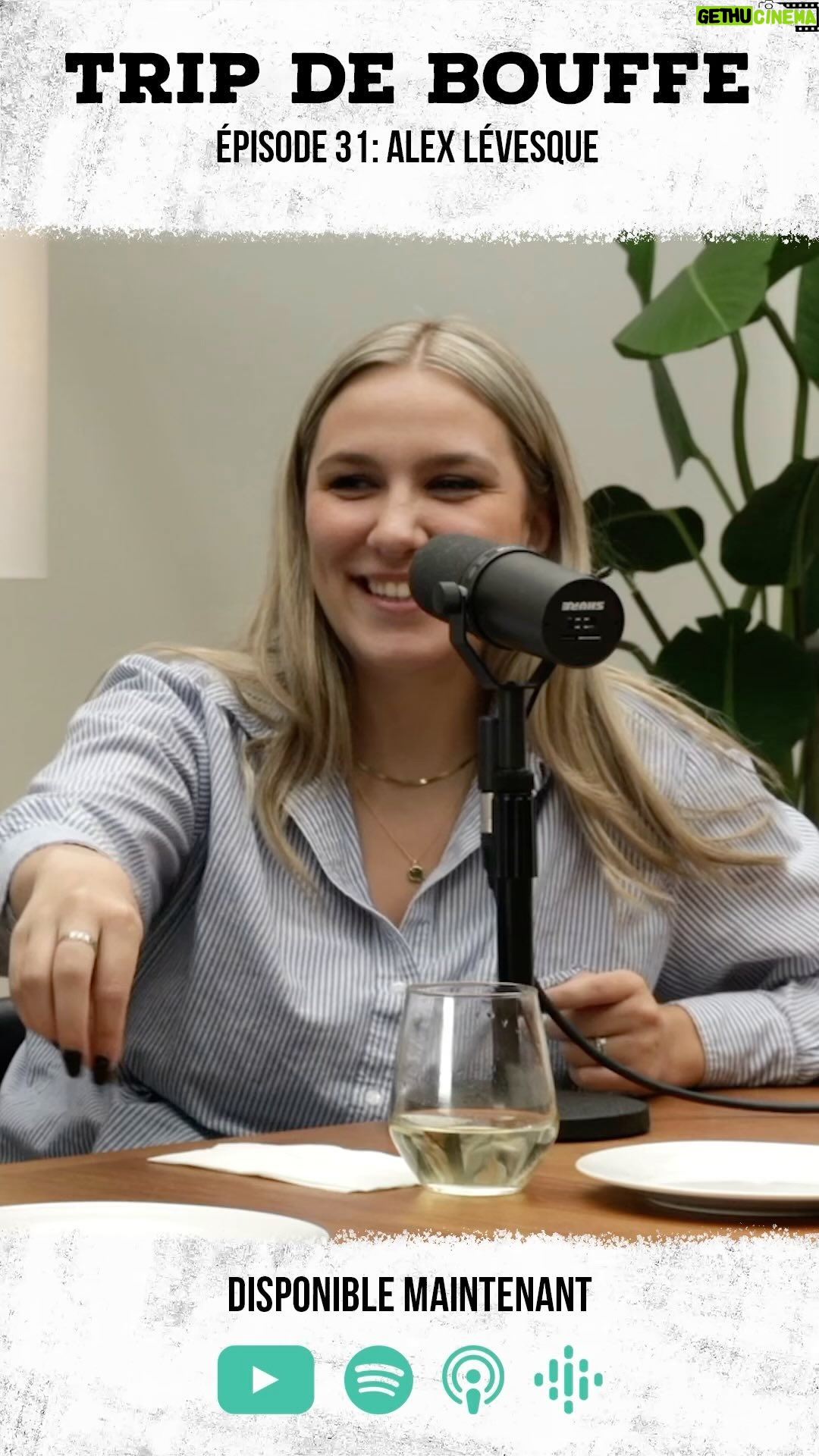 Victoria Charlton Instagram - On a beaucoup ri au podcast avec l’humoriste @alexlevesquee de @dessinebande 🙂🙂 on espère que vous aimerez!