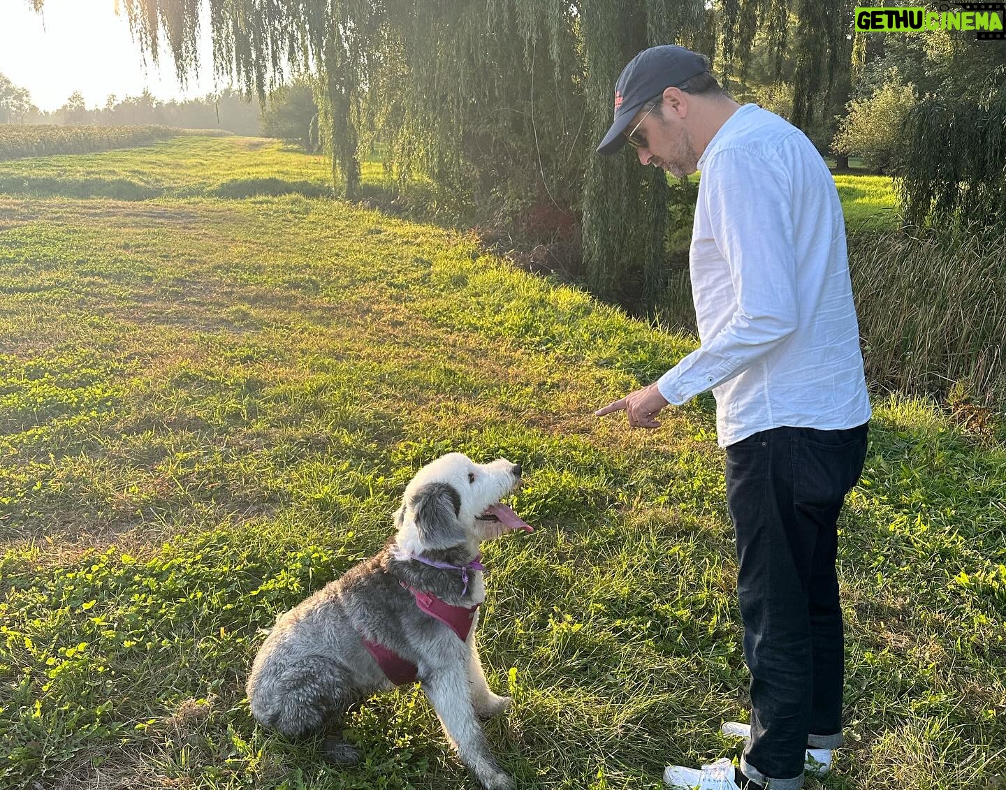 Victoria Charlton Instagram - C’est ma fête de 2 ans 🤓 J’aime beaucoup les bisous de mes grands-mamans, dormir avec maman, marcher avec papa, aller à Baie-Comeau et gosser mes frères et soeurs ❤️🐶