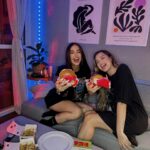 Victoria Macan Instagram - Todo dia é dia de @blez_br 💚🍔 Dessa vez decidi provar o BlezEgg e se tornou o meu favvv 🤤 já a @juliaragasse foi de BlezBacon 😮‍💨 e pra acompanhar as BC Fries que são meu vícioooo 🍟 eu amo demaissssss 🥰 CUPOM: 🍀 Consegui um cupom pra vocês: BLEZVIC 👉🏽 Nas comprar acima de R$50 você ganha um Blez Chicken 😍