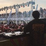 Victoria Macan Instagram - Dumpzin de alguns momentos mágicos no navio da @sotrackboa by @promoacaooficial ✨ Quem me acompanha sabe o quanto eu AMO fazer cruzeiros… temáticos então: ♥️♥️♥️ e juntando minha MAIOR paixão que é a música eletrônica não tinha como ser mais incrível 🥹 Surreal participar de um festival de música eletrônica LITERALMENTE NO OCEANO 😮‍💨 Obrigada por sempre me proporcionarem as MAIORES AVENTURAS em alto mar @promoacaooficial @paullobermini eu amo vcs 🥹🌊✨