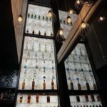Victoria Macan Instagram - Já que 2024 começou, eu não poderia deixar de dar aquela passada em um dos meus restaurantes favvv aqui de São Paulo: @noharsteakhouse 🫶🏼 O ambiente é perfeito e muito amplo (são três andares 😨), o atendimento é nota mil… mas o que ganhou o meu coração é a carta de drinks autorais com Gin da própria casa 👉🏽 @nibbebidas! O cardápio é variadíssimo, as entradas roubam a cena demais, mas as carnes são o carro chefe da casa, então vai com fome pra poder provar um pouquinho de tudo 😂✨ Dessa vez comi tanto que nem deixei espaço pra sobremesa sabe o que isso significa @noharsteakhouse? Que logo eu tô de volta hein? Hahahah 🤍