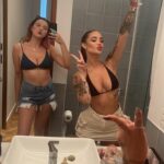 Victoria Macan Instagram - dumpzin improvisado de carnaval, registrei pouco pq vivi muito 😂 teve bloquinho em sp, bloquinho no rj, @amelarocfestival sp, @noartmusic rj, @camarotecamisa10 no sambódromo da Sapucaí, e assisti os desfiles no sambódromo Anhembi também… de tudo um pouco, tô muito felizzzzz de poder experienciar um cadinnn de cada coisa, inclusive foi a primeira vez que vi os desfiles pessoalmente e fiquei completamente encantada ✨ Obrigada a todos os envolvidos, especialmente a minha duplinha, a melhor de todas @juliaragasse 🫶🏼 foi iraaaaado 🤘🏼