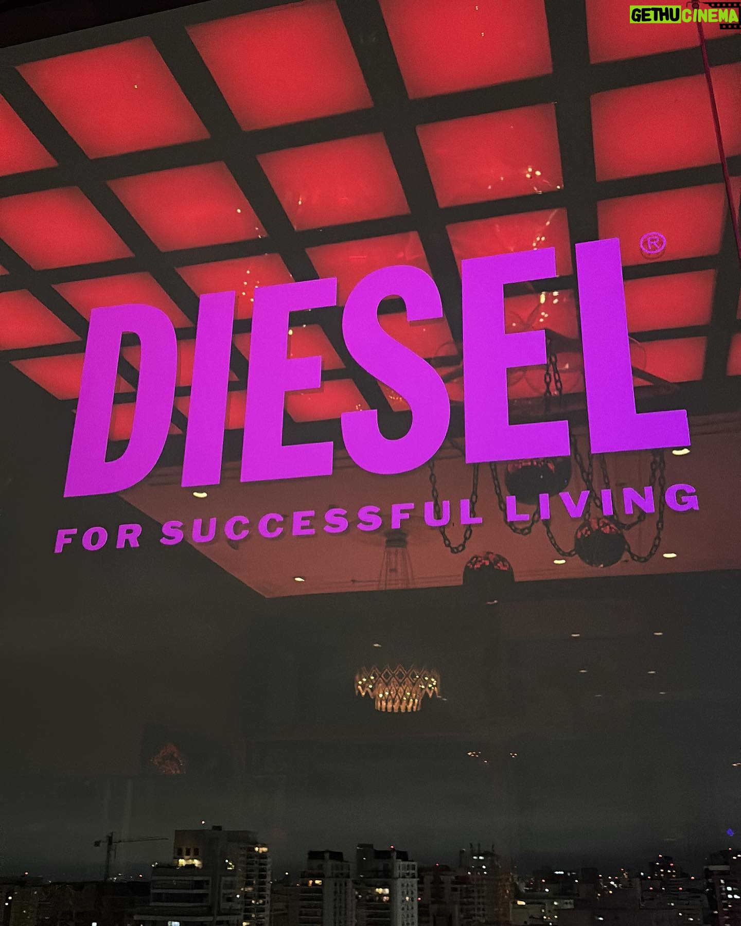 Victoria Macan Instagram - NIGHT ALL BY DIESEL @diesel_brasil ⛽️✨ Grata demais pelo convite @diesel_brasil! É um sonho fazer parte desse SQUAD pesadíssimo 🤍 @fael @mayaracardoso @vittorfernando @pripena @mari_prospero @sergiosilveira.ss @mucampestrini ✨