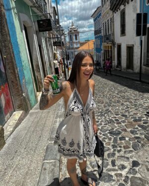 Victoria Macan Instagram - Dumpzinho sendo feliz em Salvador 🤍 que maaaaagia que a Bahia tem viu? 🪄✨