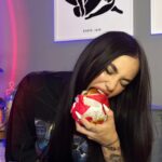 Victoria Macan Instagram - Todo dia é dia de @blez_br 💚🍔 Dessa vez decidi provar o BlezEgg e se tornou o meu favvv 🤤 já a @juliaragasse foi de BlezBacon 😮‍💨 e pra acompanhar as BC Fries que são meu vícioooo 🍟 eu amo demaissssss 🥰 CUPOM: 🍀 Consegui um cupom pra vocês: BLEZVIC 👉🏽 Nas comprar acima de R$50 você ganha um Blez Chicken 😍