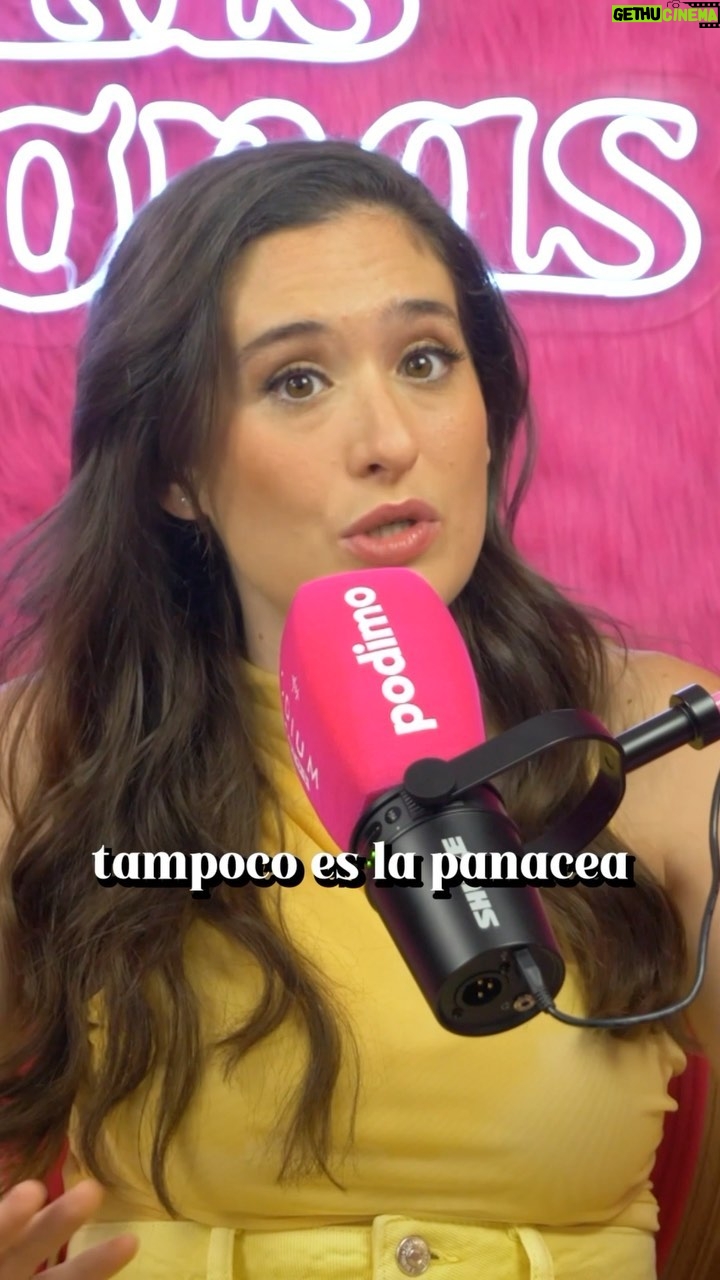 Victoria Martín Instagram - Tener pareja no es todo en la vida. El dinero sí. Besos. Programa completo en @podimo_es