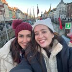 Victoria Martín Instagram – Cuatro cosas que me ayudan a no arrojarme a la carretera de valencia: 
1. Diez años hoy con este mi troncho. @nachoppardo 
2. Con a. La mejor. 
3. Con @dianadelu superando la depresión en el san san. 
4. Mi gato