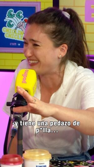 Victoria Martín Instagram - ¿Hipoteca o viajar por todo el mundo? ¿Hans o Gregory? ¿Estaba un poco piripi @livingpostureo en este programa del Chicle con @isabel.coixet? Mucho que reflexionar.