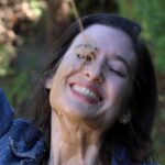 Victoria Martín Instagram - 🎁¡SORTEO CERRADO!🎁 No os podéis imaginar lo feliz que estoy por haber ENGAÑADO a @kaikucaffelatte (¡por fin!). Me gusta tanto #KaikuCaffèLatte que, en vez de beberlo, me lo tiro por toda la cara como la mujer empoderada e independiente que soy. Kaiku Caffè Latte, te quiero tanto que yo no sudo agua, sales minerales y toxinas; yo sudo vuestro café. Y como quiero que vosotras y vosotros seáis igual de afortunados que yo, sorteo un ☕ lote de Kaiku Caffè Latte ☕ y unos buenos 🎧 AURICULARES INALÁMBRICOS DE LA MANZANITA 🎧 para que podáis escuchar mi dulce voz en mi podcast (por ejemplo) mientras miráis por la ventana con un buen café y pensáis en todo lo que os va a deparar la vida (que tal y como va el mundo, es más bien poco). Para participar, tenéis que: 1- Seguir a @kaikucaffelatte. 2- Dar like y comentar en este post mencionando a 2 amigos/as a los que les vendría bien un cafelito por la mañana para espabilar. ☕ Podéis participar cuantas veces queráis, siempre que mencionéis a gente distinta :) ☕ Sorteo activo hasta el martes 30 de marzo de 2021. ☕ Anunciaremos ganador/a el miércoles 31. Besos, suerte y OKM. #publi