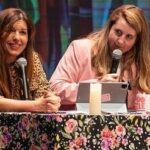 Victoria Martín Instagram - Registro este carrusel para que no se me olvide NADA y cuando sea vieja poder contarle a los jubilados y jubiladas, borracha como un piojo, lo que hemos vivido @percebesygrelos y yo con el live de @estirandoelchicle. JODER ES QUE ESTÁ SIENDO LA HOSTIA y ahora que sabemos que quedan pocos bolos lo vivimos aún más. Ha merecido la pena todo. 💜