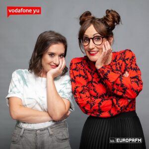 Victoria Martín Instagram - Esto es fuerte. Sinceramente, me llegas a decir hace un mes que iba a estar copresentando con un referente como @ana_morgade_oficial y te habría ap*ñalado por gracioso. Estoy contenta, no me sale ni ser despreciable. Eso si @vodafoneyu ya no vale despedirme que voy y os meo en el estudio. En la zona de los cables, que el material ese es caro. Besos.