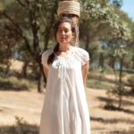 Victoria Martín Instagram – 1. Me atreví a pedir que me hicieran un cuadro al óleo de mi misma a caballo (by @pacopfr ) Mi sueño de megalómana. 
2. Mi hermana y yo vestidas como dos malotas en Lanzarote. Preciosamente lamentable. 
3. Yo montando el buggy al que fui coaccionada por Nacho Pardo. 
4. Uno de los primeros vídeos que subí de Chica Fitness. 
5. Haciéndo un sketch para el Wizink en el que nos quemaban por brujas. 
6. Con una @sanmiguel_es fresquita. #PorLosQueSeAtreven #colabo