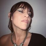 Victoria Maurette Instagram – Finalmente se estrenó La Sociedad De La Nieve, película que relata lo sucedido en la famosa tragedia de los Andes. Emocionada es poco, me siento parte de esta película aunque no aparezca en pantalla. Estuve  acompañando a mi amor incondicional @ondabuena desde el principio. Desde filmarlo en sus primeros castings para la película, viajar en familia a pasar las fiestas en barcelona, trasladarnos despues a Sierra Nevada con frío, que nos agarre covid, sufrir la distancia eterna, ir juntos a los festivales…hasta hoy que ya está disponible en cines. 
Esta maravillosa obra de arte nos trajo muchxs amigxs nuevos, nos ha cambiado la vida la verdad. Fue un desafío y por momentos parecía que esta historia iba a arrasar con todo pero por suerte sobrevivimos, supimos sobrellevar los momentos malos y convertirlos en luz. 
Te amo @ondabuena sos admirable en todo lo que haces, como te aman tus compañeros y todas las personas con las que compartiste algún momento. Es increíble ver todo el amor que te tienen y me siento afortunada de tenerte a mi lado. Que me aceptes en todas mis formas, gracias…más por favor🙌🏽
Felicitaciones a todo el elenco y al equipo detrás de cámara. Estas obras se hacen en equipo y no saben el ENORME equipo que hubo detrás de esta película. No se la pierdan en cines porque es una joya total, y tener la oportunidad de verla en pantalla grande con sonido bueno es una experiencia única…lo digo en serio. 

Vamo arriba 🙌🏽
