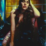 Victoria Maurette Instagram - Aguanto la que venga 👽 📸 @brunxgentile Arte: @karenzeneckell Make up y pelo: @fuckdaal Styling: @laritacros @viboritz Uñas: @arteenuniasjenfranco