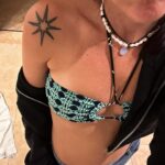 Victoria Maurette Instagram – Tu ropa tirada no queda tan mal🧚🏻‍♀️