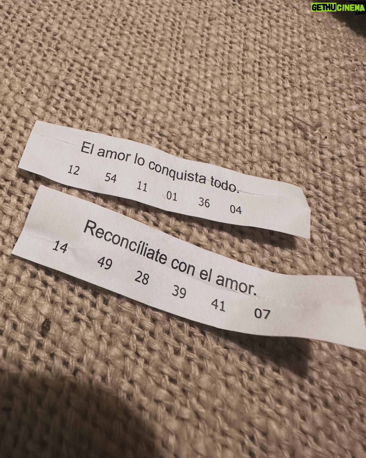 Victoria Maurette Instagram - Amor tu aroma no me desentona 💌