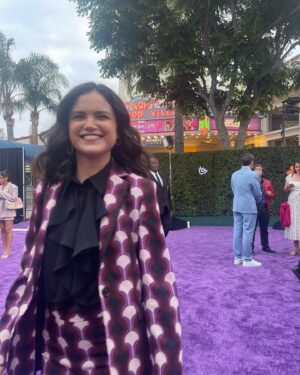 Victoria Moroles Instagram - We had a lovely date night 🕺🏽 feeling grateful to have been a part of senior year @neverhaveiever 🎓 Seeing the (BIG) love for this show up close warmed my heart. It also made me hopeful that shows like this not only can continue to be made but that the people who create them will receive the recognition they deserve. Hats off #neverhaveieverseason4