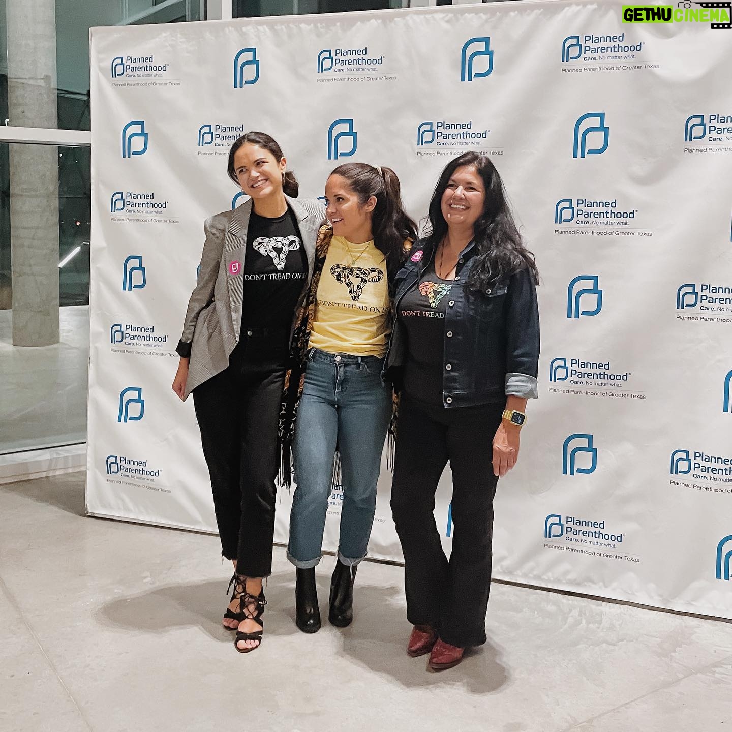 Victoria Moroles - 9.9K Likes - Thank you to everyone who showed up to the @ppgreatertx Plan B Screening on Thursday! A big thanks to @stacyalex1 our chairperson for the event, our fearless event leader @mamamelita27 and the WHOLE PPGT staff. I’m still feeling activated and inspired. Also, to hear an audience who is so passionate about this topic laugh there butts off at our movie was incredibly refreshing in this moment of direct attack. Action ➡️ Nationwide “Bans off our Bodies” rally is happening this Saturday May 14th. Visit bansoff.org to see where your local rally/march is! 🔗 in bio
•these awesome Don’t Tread on Me tee’s are sold @gobananarampage 20% of the profits go directly to @ppgreatertx 💪🏻