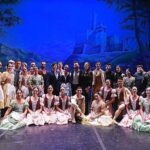 Victoria Onetto Instagram - ✨🩰 La cultura de nuestra Provincia brilló con luz propia en Bahía Blanca gracias a la presentación de “Giselle”, el emblemático ballet romántico, por el talentoso Ballet del Sur y la magnífica Orquesta Sinfónica Provincial del @oaspba 🎼 La compañía provincial de danza del Ballet del Sur, dirigida por el maestro Luis Miguel Zuñiga, hizo vibrar al célebre Teatro Municipal bahiense con su impecable técnica y entrega interpretativa arrolladora. Al calor de las notas inmortales de Adolphe Adam, ejecutadas con maestría por la Orquesta Sinfónica bajo la batuta del gran Luis Belforte. Una velada cultural de alto vuelo que engrandece las artes de nuestra querida Provincia 💖 Seguimos trabajando para poner a la cultura de la Provincia en lo más alto. La cultura es la felicidad de los pueblos. #orgullobonaerense #cultura @kicillofok @fsaintout @buenosairescultura @provinciaba @fedesusbielles @sebaberenguer @martirena.natalia @crisalvarezrod