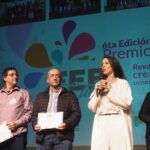 Victoria Onetto Instagram - En su sexta edición, entregamos en el hermoso @teatroargentinopba el premio @febacultura en el área de artes escénicas 🎭 Quiero felicitar particularmente a todos los y las artistas bonaerenses que llegaron como finalistas en esta convocatoria impulsada por FEBA con el objetivo de reconocerlos en sus diferentes disciplinas. Llevar adelante estos premios es imprescindible para fomentar los talentos y visibilizar a nivel territorial la gran heterogeneidad de artistas que trabajan, producen y se desarrollan en nuestra querida Provincia. También, es reconocer la importancia de la cultura, no sólo como expresión de la identidad de nuestros pueblos, sino como motor del desarrollo económico. ¡La cultura es el corazón del pueblo! ❤️ @kicillofok @augustocostaok @produccionpba @provinciaba @camiloakahale @vero_wej @silbatakis @alemoccioli