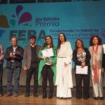 Victoria Onetto Instagram - En su sexta edición, entregamos en el hermoso @teatroargentinopba el premio @febacultura en el área de artes escénicas 🎭 Quiero felicitar particularmente a todos los y las artistas bonaerenses que llegaron como finalistas en esta convocatoria impulsada por FEBA con el objetivo de reconocerlos en sus diferentes disciplinas. Llevar adelante estos premios es imprescindible para fomentar los talentos y visibilizar a nivel territorial la gran heterogeneidad de artistas que trabajan, producen y se desarrollan en nuestra querida Provincia. También, es reconocer la importancia de la cultura, no sólo como expresión de la identidad de nuestros pueblos, sino como motor del desarrollo económico. ¡La cultura es el corazón del pueblo! ❤️ @kicillofok @augustocostaok @produccionpba @provinciaba @camiloakahale @vero_wej @silbatakis @alemoccioli