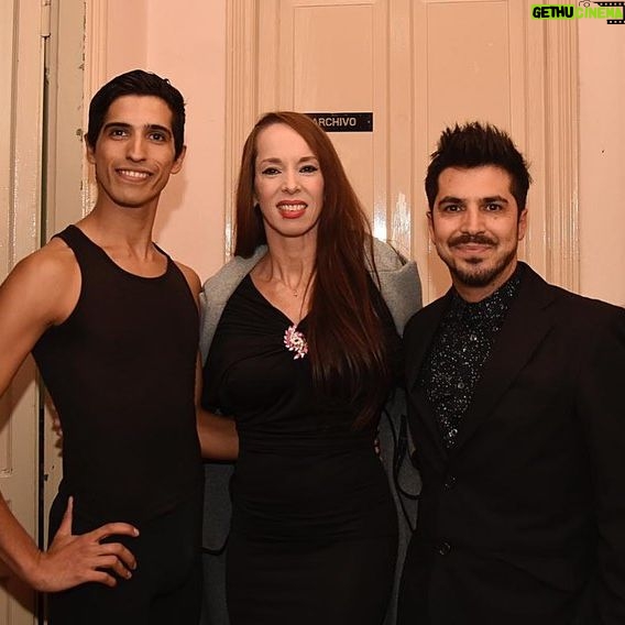 Victoria Onetto Instagram - ✨🩰 La cultura de nuestra Provincia brilló con luz propia en Bahía Blanca gracias a la presentación de “Giselle”, el emblemático ballet romántico, por el talentoso Ballet del Sur y la magnífica Orquesta Sinfónica Provincial del @oaspba 🎼 La compañía provincial de danza del Ballet del Sur, dirigida por el maestro Luis Miguel Zuñiga, hizo vibrar al célebre Teatro Municipal bahiense con su impecable técnica y entrega interpretativa arrolladora. Al calor de las notas inmortales de Adolphe Adam, ejecutadas con maestría por la Orquesta Sinfónica bajo la batuta del gran Luis Belforte. Una velada cultural de alto vuelo que engrandece las artes de nuestra querida Provincia 💖 Seguimos trabajando para poner a la cultura de la Provincia en lo más alto. La cultura es la felicidad de los pueblos. #orgullobonaerense #cultura @kicillofok @fsaintout @buenosairescultura @provinciaba @fedesusbielles @sebaberenguer @martirena.natalia @crisalvarezrod