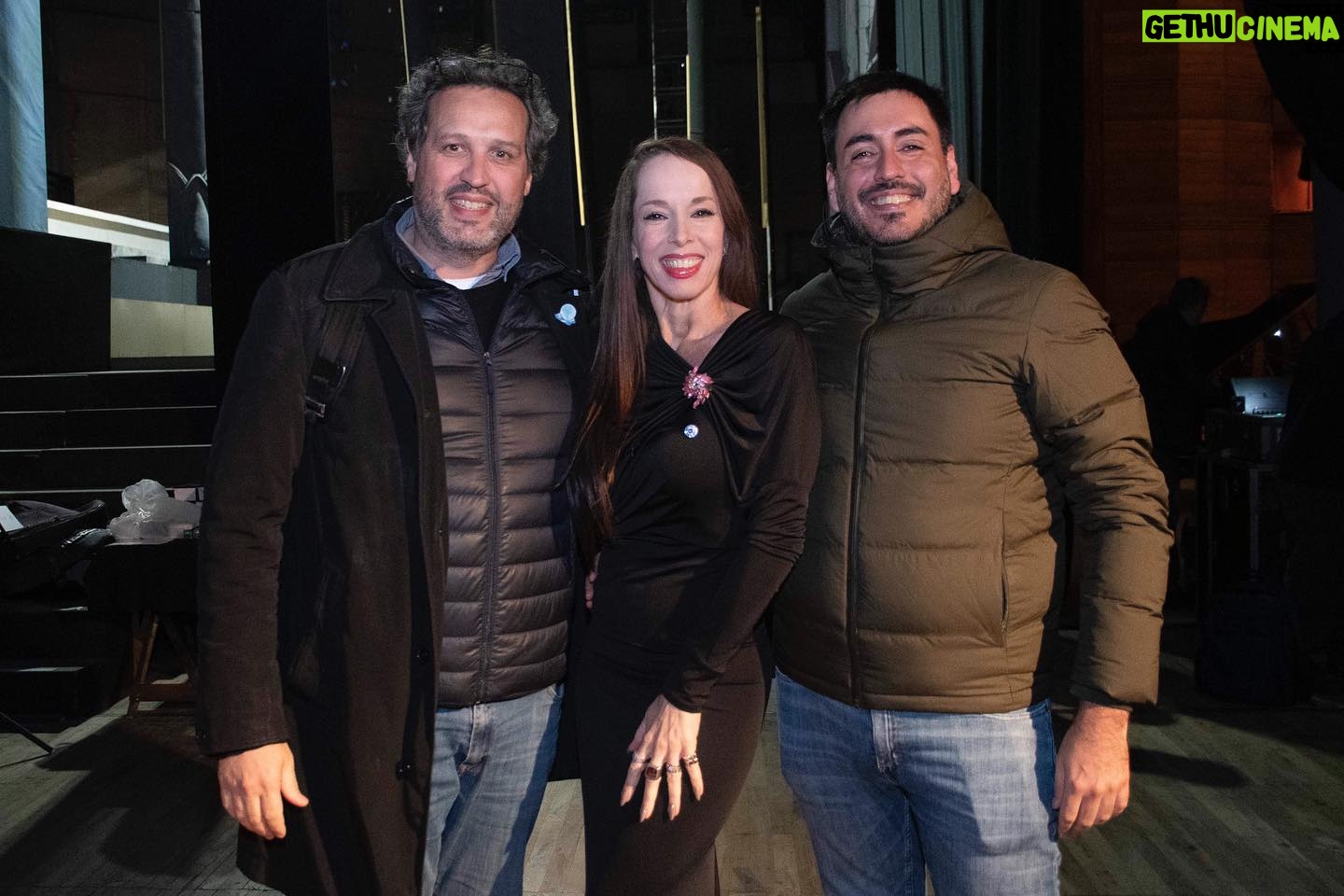 Victoria Onetto Instagram - Vivimos una emocionante noche colmada de cultura junto a la presidenta del Instituto Cultural @fsaintout y cientos de bonaerenses celebrando a nuestra patria con un concierto en la Sala Ginastera del @teatroargentinopba. Felicitaciones Chango Spasiuk por la enorme labor de coordinación artística, al Ensamble Bonaerense por enriquecer la velada a través de la interpretación de nuestra música popular mediante los rasgos identitarios musicales de la Provincia, y a todos los y las artistas que conformaron este emocionante concierto. Hoy, a 214 años de la Revolución de Mayo, seguimos trabajando con más fuerza que nunca desde la Provincia de Buenos Aires, para fortalecer aquellos símbolos, improntas estéticas y manifestaciones artísticas que conforman y reactualizan nuestra identidad y patrimonio cultural que caracterizan a nuestra patria 💙 @kicillofok @buenosairescultura @provinciaba #ProvinciadeTodos #CulturaBonaerense #OrgulloBonaerense