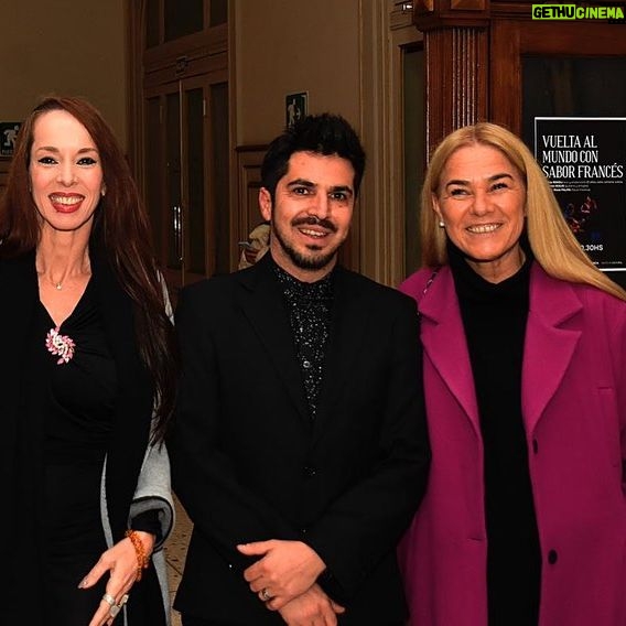 Victoria Onetto Instagram - ✨🩰 La cultura de nuestra Provincia brilló con luz propia en Bahía Blanca gracias a la presentación de “Giselle”, el emblemático ballet romántico, por el talentoso Ballet del Sur y la magnífica Orquesta Sinfónica Provincial del @oaspba 🎼 La compañía provincial de danza del Ballet del Sur, dirigida por el maestro Luis Miguel Zuñiga, hizo vibrar al célebre Teatro Municipal bahiense con su impecable técnica y entrega interpretativa arrolladora. Al calor de las notas inmortales de Adolphe Adam, ejecutadas con maestría por la Orquesta Sinfónica bajo la batuta del gran Luis Belforte. Una velada cultural de alto vuelo que engrandece las artes de nuestra querida Provincia 💖 Seguimos trabajando para poner a la cultura de la Provincia en lo más alto. La cultura es la felicidad de los pueblos. #orgullobonaerense #cultura @kicillofok @fsaintout @buenosairescultura @provinciaba @fedesusbielles @sebaberenguer @martirena.natalia @crisalvarezrod