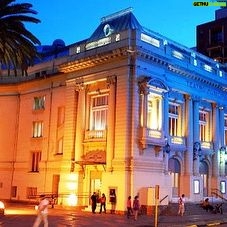 Victoria Onetto Instagram - ✨🩰 La cultura de nuestra Provincia brilló con luz propia en Bahía Blanca gracias a la presentación de “Giselle”, el emblemático ballet romántico, por el talentoso Ballet del Sur y la magnífica Orquesta Sinfónica Provincial del @oaspba 🎼 La compañía provincial de danza del Ballet del Sur, dirigida por el maestro Luis Miguel Zuñiga, hizo vibrar al célebre Teatro Municipal bahiense con su impecable técnica y entrega interpretativa arrolladora. Al calor de las notas inmortales de Adolphe Adam, ejecutadas con maestría por la Orquesta Sinfónica bajo la batuta del gran Luis Belforte. Una velada cultural de alto vuelo que engrandece las artes de nuestra querida Provincia 💖 Seguimos trabajando para poner a la cultura de la Provincia en lo más alto. La cultura es la felicidad de los pueblos. #orgullobonaerense #cultura @kicillofok @fsaintout @buenosairescultura @provinciaba @fedesusbielles @sebaberenguer @martirena.natalia @crisalvarezrod