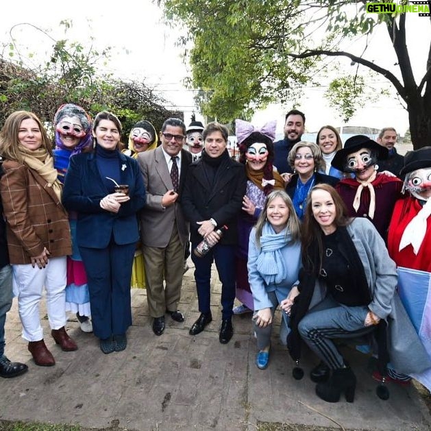 Victoria Onetto Instagram - ¡El Museo Municipal Florencio Molina Campos de la ciudad de Moreno volvió a brillar y a abrir sus puertas luego de 18 años!🎨✨ Vivimos una mañana muy emocionante junto a nuestro Gobernador @kicillofok , la Intendenta @marielfernandezmoreno, @fsaintout y @crisalvarezrod en la reapertura del Museo. A través del trabajo articulado y colectivo entre el Municipio, la gestión provincial y la intervención de la Fundación Molina Campos, logramos recuperar 133 obras y más de 1000 objetos personales del artista bonaerense para que sean exhibidos en este hermoso espacio. Trabajamos fuertemente para continuar preservando nuestro patrimonio cultural y, así, fortalecer nuestra identidad bonaerense ❤️ #ProvinciaDeTodxs #OrgulloBonaerense #CulturaBonaerense @provinciaba @buenosairescultura @juanmartinmena @waltercorreaok