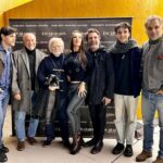 Victoria Onetto Instagram - ¡Gran noche de teatro con Escarabajos! 🎭 Anoche el público vibró junto a este texto y estos personajes intensos y complejos. Con la sala repleta, volvimos a conmovernos con la potencia del universo planteado por Pacho O’Donnell. ❤️ Un agradecimiento especial para la querida Taty Almeida por su presencia, y a las y los espectadores por el cariño con el que nos acompañan en cada presentación. El sábado 25 de mayo no te pierdas la magia de Escarabajos en el @centroculturaldelacooperacion 🎫 Entradas en el link de la bio de @escarabajosok o por www.alternativateatral.com.ar Gracias infinitas por ser parte de esta maravilla teatral semana a semana. El teatro es el ámbito por excelencia en donde la cultura está más viva que nunca 💕 El teatro es cultura viviente. ¡Viva el teatro! 👏🏽 @oscarbarneyfinn @osvaldo.santoro.14 @pablourquizaok @totamartinez @pachoodonnell @juanmanuel____correa @nelsonorueda @eloyrossen_ @nacho_esbo