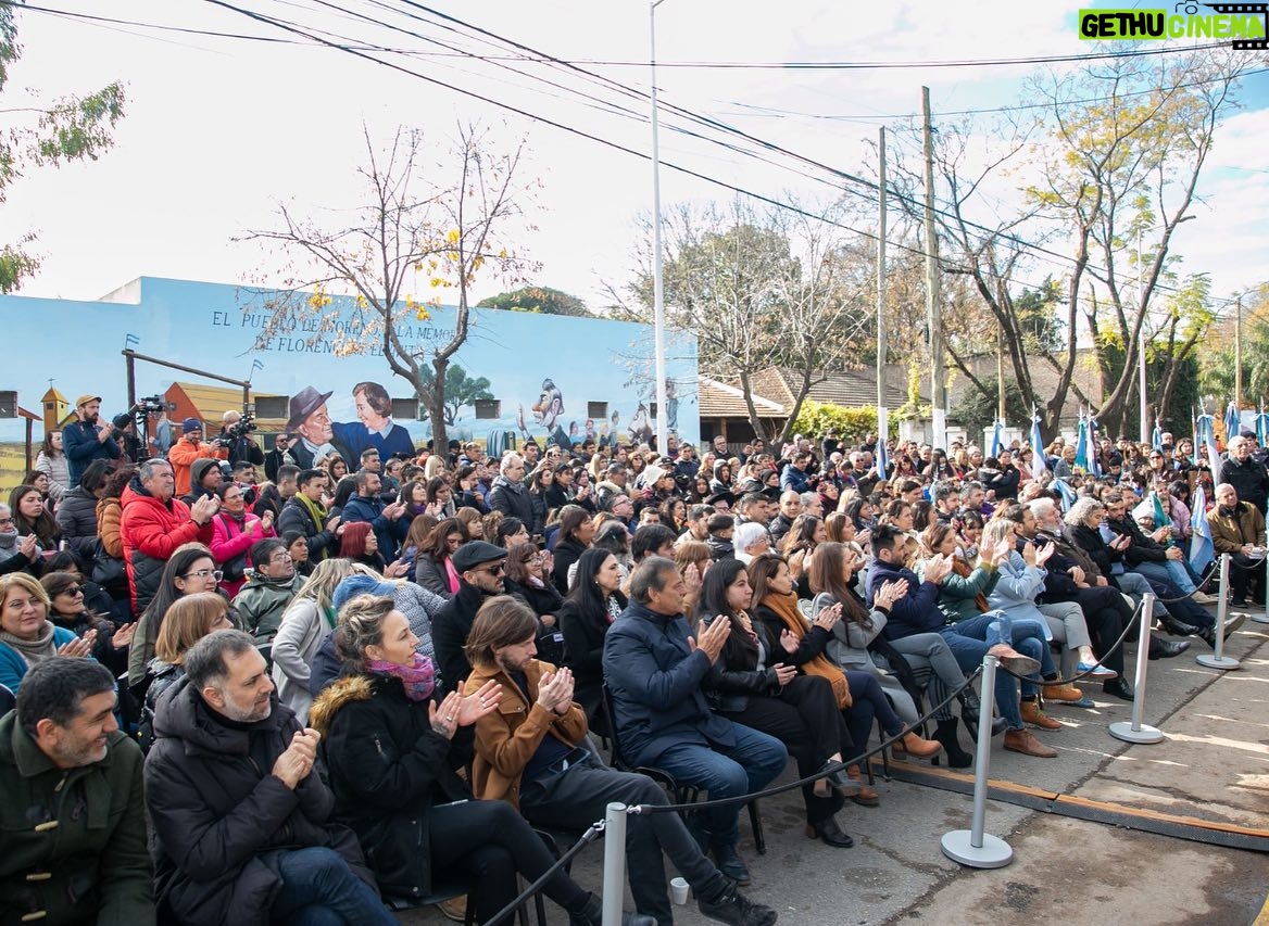 Victoria Onetto Instagram - ¡El Museo Municipal Florencio Molina Campos de la ciudad de Moreno volvió a brillar y a abrir sus puertas luego de 18 años!🎨✨ Vivimos una mañana muy emocionante junto a nuestro Gobernador @kicillofok , la Intendenta @marielfernandezmoreno, @fsaintout y @crisalvarezrod en la reapertura del Museo. A través del trabajo articulado y colectivo entre el Municipio, la gestión provincial y la intervención de la Fundación Molina Campos, logramos recuperar 133 obras y más de 1000 objetos personales del artista bonaerense para que sean exhibidos en este hermoso espacio. Trabajamos fuertemente para continuar preservando nuestro patrimonio cultural y, así, fortalecer nuestra identidad bonaerense ❤️ #ProvinciaDeTodxs #OrgulloBonaerense #CulturaBonaerense @provinciaba @buenosairescultura @juanmartinmena @waltercorreaok
