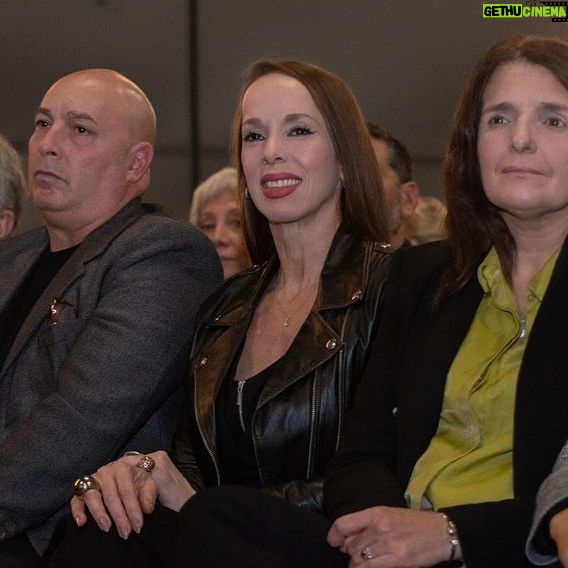 Victoria Onetto Instagram - 📚 Hoy en la Feria Internacional del Libro disfrutamos la potente charla a cargo de nuestro gobernador Axel Kicillof sobre la defensa de la educación superior pública, inclusiva y de calidad. 🗣️ Las inspiradoras palabras del gobernador, de Florencia Saintout y de los rectores Alfredo Lazzaretti, Flavia Terigi y María Beatriz Gentile nos recordaron la importancia de fortalecer nuestras universidades como semilleros de conocimiento y pensamiento transformador. Desde @buenosairescultura reafirmamos nuestro compromiso con este modelo universitario que construye futuro y oportunidades para todos y todas. @kicillofok @fsaintout @provinciaba @crisalvarezrod @bianco.carli @gabriel_katopodis @andreslarroqueok
