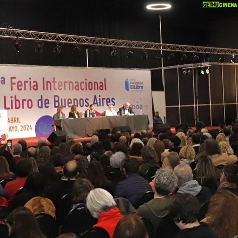 Victoria Onetto Instagram - 📚 Hoy en la Feria Internacional del Libro disfrutamos la potente charla a cargo de nuestro gobernador Axel Kicillof sobre la defensa de la educación superior pública, inclusiva y de calidad. 🗣️ Las inspiradoras palabras del gobernador, de Florencia Saintout y de los rectores Alfredo Lazzaretti, Flavia Terigi y María Beatriz Gentile nos recordaron la importancia de fortalecer nuestras universidades como semilleros de conocimiento y pensamiento transformador. Desde @buenosairescultura reafirmamos nuestro compromiso con este modelo universitario que construye futuro y oportunidades para todos y todas. @kicillofok @fsaintout @provinciaba @crisalvarezrod @bianco.carli @gabriel_katopodis @andreslarroqueok