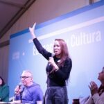 Victoria Onetto Instagram - 🗣️ En la Mesa de Educación y Cultura del Plenario de la Militancia en Florencio Varela, junto a Alberto Sileoni, Lorena Riesgo, Pablo Urquiza, María Reigada y miles de compañeros y compañeras, reafirmamos la cultura como herramienta de transformación y empoderamiento popular. Unidos vamos a defender una cultura libre, federal y comunitaria. Con el liderazgo de @kicillofok, avanzamos hacia una cultura que dé voz a los sectores postergados y sea inspiración para una Patria más justa. 💪🏼 Seguimos organizados y movilizados para impulsar, junto a nuestro Gobernador, los cambios profundos que Argentina y la provincia de Buenos Aires necesitan. La cultura y la educación son claves en esta gesta por la soberanía y dignidad del pueblo, y vamos a seguir trabajando para lograrlo. #PlenarioDeLaMilitancia #LaPatriaNoSeVende #FrenemosLaLey @crisalvarezrod @omar.furlan @lacorriente.ba @veronicamagario @marioseccook @andreswatsonok @andreslarroqueok @provinciaba @jesil_rey @estelaediaz @bianco.carli @augustocostaok @buonogianni @albertosileoniok @loreriesgo @pablourquizaok @reigadam @guzzoviviana