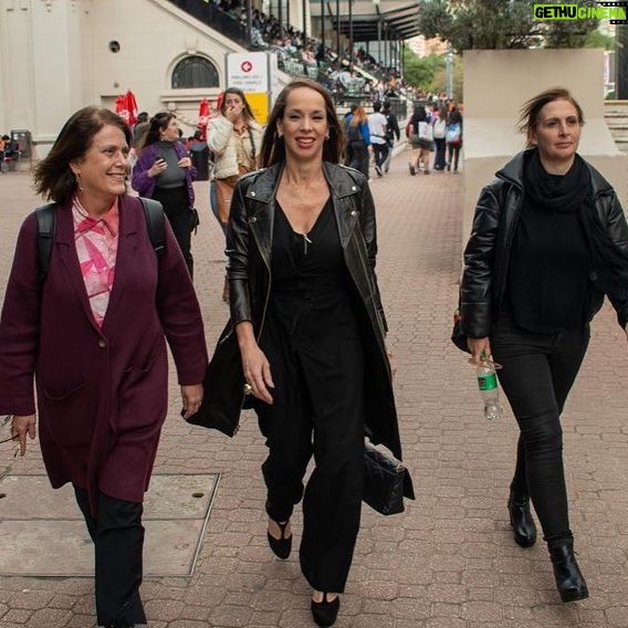 Victoria Onetto Instagram - 📚 Hoy en la Feria Internacional del Libro disfrutamos la potente charla a cargo de nuestro gobernador Axel Kicillof sobre la defensa de la educación superior pública, inclusiva y de calidad. 🗣️ Las inspiradoras palabras del gobernador, de Florencia Saintout y de los rectores Alfredo Lazzaretti, Flavia Terigi y María Beatriz Gentile nos recordaron la importancia de fortalecer nuestras universidades como semilleros de conocimiento y pensamiento transformador. Desde @buenosairescultura reafirmamos nuestro compromiso con este modelo universitario que construye futuro y oportunidades para todos y todas. @kicillofok @fsaintout @provinciaba @crisalvarezrod @bianco.carli @gabriel_katopodis @andreslarroqueok