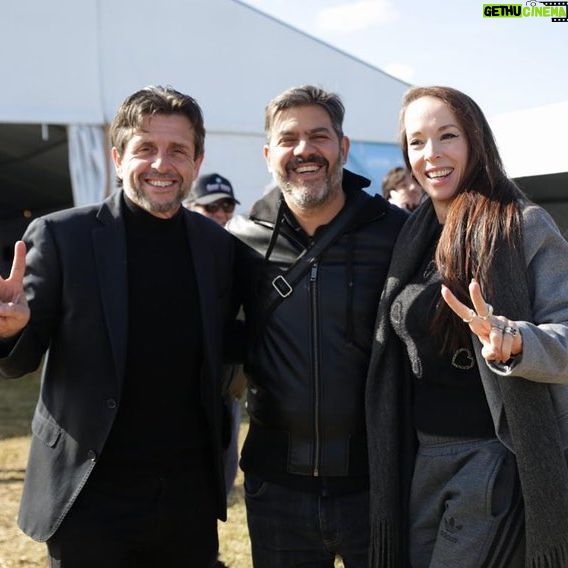 Victoria Onetto Instagram - 🗣️ En la Mesa de Educación y Cultura del Plenario de la Militancia en Florencio Varela, junto a Alberto Sileoni, Lorena Riesgo, Pablo Urquiza, María Reigada y miles de compañeros y compañeras, reafirmamos la cultura como herramienta de transformación y empoderamiento popular. Unidos vamos a defender una cultura libre, federal y comunitaria. Con el liderazgo de @kicillofok, avanzamos hacia una cultura que dé voz a los sectores postergados y sea inspiración para una Patria más justa. 💪🏼 Seguimos organizados y movilizados para impulsar, junto a nuestro Gobernador, los cambios profundos que Argentina y la provincia de Buenos Aires necesitan. La cultura y la educación son claves en esta gesta por la soberanía y dignidad del pueblo, y vamos a seguir trabajando para lograrlo. #PlenarioDeLaMilitancia #LaPatriaNoSeVende #FrenemosLaLey @crisalvarezrod @omar.furlan @lacorriente.ba @veronicamagario @marioseccook @andreswatsonok @andreslarroqueok @provinciaba @jesil_rey @estelaediaz @bianco.carli @augustocostaok @buonogianni @albertosileoniok @loreriesgo @pablourquizaok @reigadam @guzzoviviana