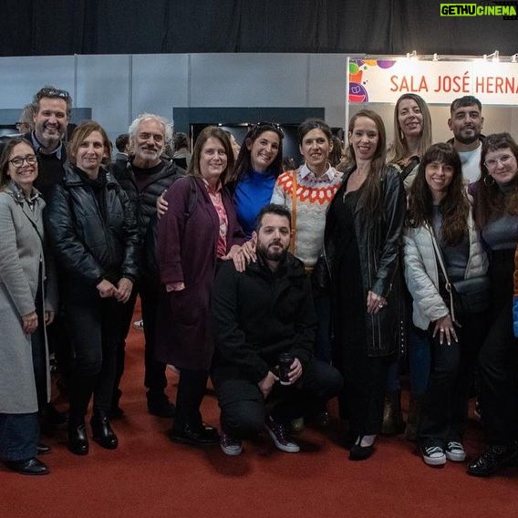 Victoria Onetto Instagram - 📚 Hoy en la Feria Internacional del Libro disfrutamos la potente charla a cargo de nuestro gobernador Axel Kicillof sobre la defensa de la educación superior pública, inclusiva y de calidad. 🗣️ Las inspiradoras palabras del gobernador, de Florencia Saintout y de los rectores Alfredo Lazzaretti, Flavia Terigi y María Beatriz Gentile nos recordaron la importancia de fortalecer nuestras universidades como semilleros de conocimiento y pensamiento transformador. Desde @buenosairescultura reafirmamos nuestro compromiso con este modelo universitario que construye futuro y oportunidades para todos y todas. @kicillofok @fsaintout @provinciaba @crisalvarezrod @bianco.carli @gabriel_katopodis @andreslarroqueok