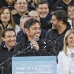 Victoria Onetto Instagram - Junto a @kicillofok y más de 35.000 compañeras y compañeros de toda la provincia de Buenos Aires, dejamos claro en el plenario de la militancia en Florencio Varela, que la Patria no se vende, ¡se defiende! 💬 Como dijo nuestro gobernador; “Venimos a manifestar el rechazo a los intereses que representa el gobierno de Milei, a su intolerancia y agresión. No vamos a permitir que pasen por encima de los derechos de la provincia de Buenos Aires. Vinimos a decirle NO a la LEY BASES, al DNU y al Pacto de Mayo. El único pacto que tiene la provincia de Buenos Aires es con su pueblo.” Juntos vamos a seguir trabajando por una Patria soberana y vamos a construir una alternativa para el futuro de la Provincia y del país. 🇦🇷 #PlenarioDeLaMilitancia #LaPatriaNoSeVende #FrenemosLaLey @crisalvarezrod @omar.furlan @lacorriente.ba @veronicamagario @marioseccook @andreswatsonok @andreslarroqueok @provinciaba @jesil_rey @estelaediaz @bianco.carli @augustocostaok @buonogianni @albertosileoniok @loreriesgo @pablourquizaok @reigadam @guzzoviviana