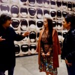 Victoria Onetto Instagram - Visité la muestra “Lo que la noche le cuenta al día” junto a @andres.duprat y @valeriasemilla. Esta exhibición fue inaugurada en el Padiglione d’Arte Contemporanea de Milán en noviembre de 2023 y actualmente se puede contemplar en las salas de la Fundación PROA. @fundacion_proa 🎨 Una fascinante muestra de obras de más de 30 artistas emblemáticos argentinos como León Ferrari, Marta Minujín, Matías Duville, Tomás Araceno, entre otros. Desde esculturas hasta performances, esta exposición revela las múltiples facetas de una cultura atravesada por la violencia. ✨ Una experiencia enriquecedora que nos deja reflexionando sobre el poder del arte para transformar nuestra percepción del mundo. Felicitaciones querido Andrés por ser parte de la curaduría de esta fascinante exhibición. 👏🏽