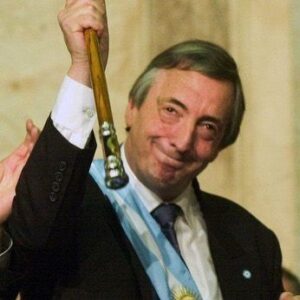 Victoria Onetto Instagram - Se cumplen 21 años de aquella histórica asunción de Néstor: De aquel día a partir del cual se transformaría para siempre la realidad social y política de nuestro país ❤️ Néstor dió todo por su pueblo y trabajó incansablemente en la defensa de los derechos humanos y la inclusión social. Mantener vivo su legado y su compromiso con la construcción de un país más inclusivo y equitativo, resulta imprescindible para continuar soñando con la Patria que tanto queremos y deseamos: libre, justa y soberana.