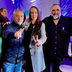 Victoria Onetto Instagram - Junto a @kicillofok y más de 35.000 compañeras y compañeros de toda la provincia de Buenos Aires, dejamos claro en el plenario de la militancia en Florencio Varela, que la Patria no se vende, ¡se defiende!
 
💬 Como dijo nuestro gobernador; “Venimos a manifestar el rechazo a los intereses que representa el gobierno de Milei, a su intolerancia y agresión. No vamos a permitir que pasen por encima de los derechos de la provincia de Buenos Aires. Vinimos a decirle NO a la LEY BASES, al DNU y al Pacto de Mayo. El único pacto que tiene la provincia de Buenos Aires es con su pueblo.”

Juntos vamos a seguir trabajando por una Patria soberana y vamos a construir una alternativa para el futuro de la Provincia y del país. 🇦🇷

#PlenarioDeLaMilitancia #LaPatriaNoSeVende #FrenemosLaLey

@crisalvarezrod @omar.furlan @lacorriente.ba @veronicamagario @marioseccook @andreswatsonok @andreslarroqueok @provinciaba @jesil_rey @estelaediaz @bianco.carli @augustocostaok @buonogianni @albertosileoniok @loreriesgo @pablourquizaok @reigadam @guzzoviviana