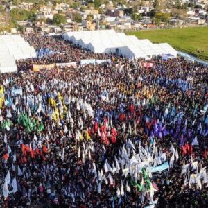 Victoria Onetto Instagram - Junto a @kicillofok y más de 35.000 compañeras y compañeros de toda la provincia de Buenos Aires, dejamos claro en el plenario de la militancia en Florencio Varela, que la Patria no se vende, ¡se defiende! 💬 Como dijo nuestro gobernador; “Venimos a manifestar el rechazo a los intereses que representa el gobierno de Milei, a su intolerancia y agresión. No vamos a permitir que pasen por encima de los derechos de la provincia de Buenos Aires. Vinimos a decirle NO a la LEY BASES, al DNU y al Pacto de Mayo. El único pacto que tiene la provincia de Buenos Aires es con su pueblo.” Juntos vamos a seguir trabajando por una Patria soberana y vamos a construir una alternativa para el futuro de la Provincia y del país. 🇦🇷 #PlenarioDeLaMilitancia #LaPatriaNoSeVende #FrenemosLaLey @crisalvarezrod @omar.furlan @lacorriente.ba @veronicamagario @marioseccook @andreswatsonok @andreslarroqueok @provinciaba @jesil_rey @estelaediaz @bianco.carli @augustocostaok @buonogianni @albertosileoniok @loreriesgo @pablourquizaok @reigadam @guzzoviviana