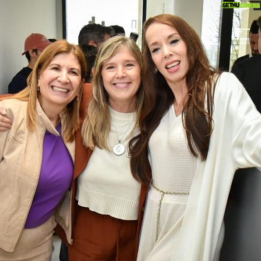 Victoria Onetto Instagram - 👏🏽 Vivimos una jornada muy emocionante junto a nuestro gobernador @kicillofok, la ministra de Gobierno @crisalvarezrod y la diputada provincial @guzzoviviana en la inauguración de la Casa de la Provincia en Los Toldos, partido de General Viamonte. 📍 Esta sede acercará el Estado bonaerense a los vecinos y vecinas de la región, facilitando el acceso a diversos trámites y servicios en un ámbito cercano y de proximidad. Un paso más para consolidar una gestión territorial presente en todos los rincones de nuestra extensa provincia. 💪🏽 @fsaintout @buenosairescultura @provinciaba @aracelibellota @rolomacera @maneperon @loreriesgo @casapba