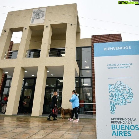 Victoria Onetto Instagram - 👏🏽 Vivimos una jornada muy emocionante junto a nuestro gobernador @kicillofok, la ministra de Gobierno @crisalvarezrod y la diputada provincial @guzzoviviana en la inauguración de la Casa de la Provincia en Los Toldos, partido de General Viamonte. 📍 Esta sede acercará el Estado bonaerense a los vecinos y vecinas de la región, facilitando el acceso a diversos trámites y servicios en un ámbito cercano y de proximidad. Un paso más para consolidar una gestión territorial presente en todos los rincones de nuestra extensa provincia. 💪🏽 @fsaintout @buenosairescultura @provinciaba @aracelibellota @rolomacera @maneperon @loreriesgo @casapba