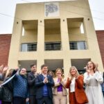 Victoria Onetto Instagram - 👏🏽 Vivimos una jornada muy emocionante junto a nuestro gobernador @kicillofok, la ministra de Gobierno @crisalvarezrod y la diputada provincial @guzzoviviana en la inauguración de la Casa de la Provincia en Los Toldos, partido de General Viamonte. 📍 Esta sede acercará el Estado bonaerense a los vecinos y vecinas de la región, facilitando el acceso a diversos trámites y servicios en un ámbito cercano y de proximidad. Un paso más para consolidar una gestión territorial presente en todos los rincones de nuestra extensa provincia. 💪🏽 @fsaintout @buenosairescultura @provinciaba @aracelibellota @rolomacera @maneperon @loreriesgo @casapba