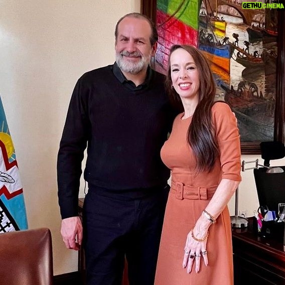 Victoria Onetto Instagram - Gracias @fedesusbielles, Intendente de Bahía Blanca por recibirme hoy, charlamos entre otras cosas, sobre el trabajo en sintonía que estamos realizando desde @buenosairescultura en colaboración con el municipio. Las políticas culturales son una poderosa herramienta para la transformación social y creemos fervientemente en promover y difundir las expresiones artísticas para todas las y los bahienses. ¡Seguiremos trabajando para impulsar una cultura viva en Bahía Blanca y en todo el territorio bonaerense! La cultura es el corazón del pueblo 💖 @kicillofok @fsaintout @buenosairescultura @oaspba @martirena.natalia @sebaberenguer