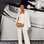 Victoria Spence Instagram - A Dubai photo buffet📸🤩 The past few days in Dubai with @huawei haven’t felt like real life!! I met some interesting people, had beautiful conversations, tested some incredible products and lived a wild life of luxury I’ve never experienced before😅 it’s been a pinch me trip that I am so bloody grateful to have been invited on!! I also want to say thank you to you lot for hyping me up and giving me some pep talks when I was knee deep with Imposter syndrome- you're real ones 🤞🏻#dubai #outfitinspo #happiness