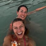 Victoria Spence Instagram - I'll forever be the kind of girl who falls in love with every sunset 🥹🌅🌊🌺 The final Bali sunset was special! I haven't felt this at peace in my heart and mind for a while and I'm feeling so so grateful for it all! 🙏🏼 Swipe to the end for the BEST sunset surprise 😭 #sunset #bali #bestfriend